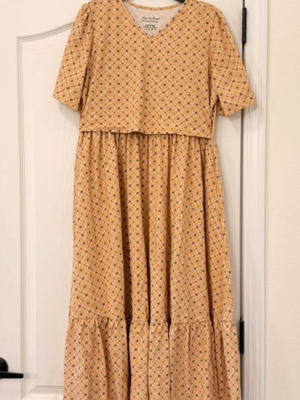 Super cute dresses Yellow Floral nursing friendly Dress
